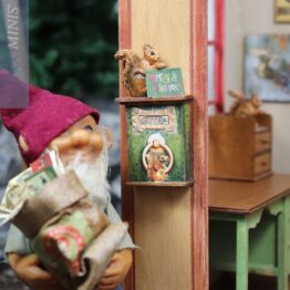 SVP 07 - Letterbox with 3 Postcards - Santa Village